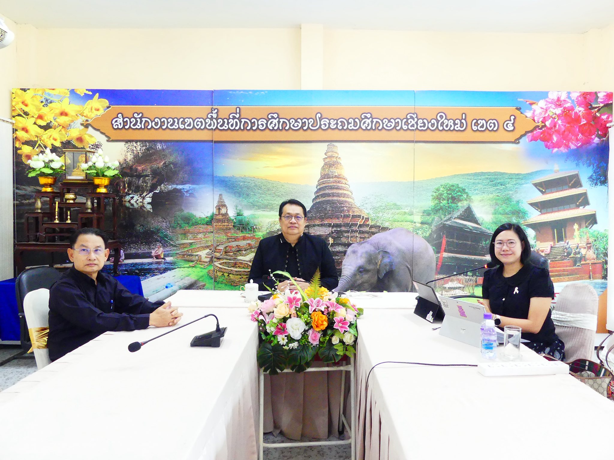 สำนักงานเขตพื้นที่การศึกษาประถมศึกษาเชียงใหม่ เขต 4 ได้ดำเนินการจัด "กิจกรรมชุมชนแห่งการเรียนรู้ทางวิชาชีพ (PLC) สร้างพลังการขับเคลื่อนพื้นที่นวัตกรรมการศึกษา ผ่านระบบออนไลน์ Zoom Cloud Meeting