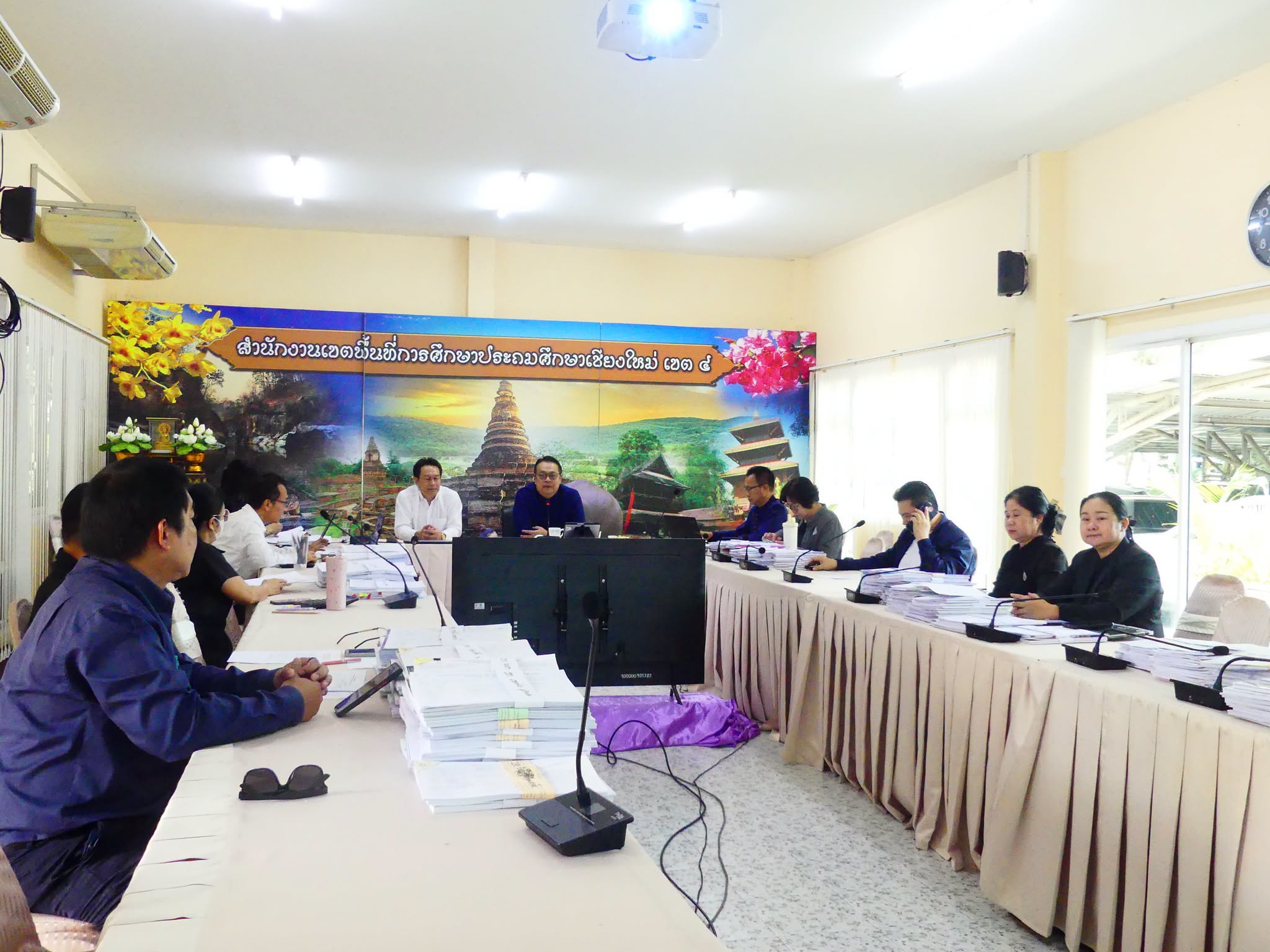 การประชุมคณะทำงานตรวจสอบคุณสมบัติและจัดทำรายละเอียดการย้ายข้าราชการครูและบุคลากรทางการศึกษา ตำแหน่งครู ประจำปี พ.ศ. 2569 รอบที่ 2 สังกัดสำนักงานเขตพื้นที่การศึกษาประถมศึกษาเชียงใหม่ เขต 4