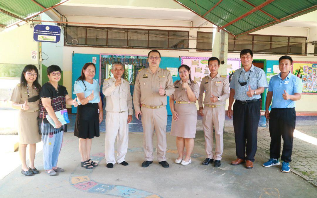 นายชาญชิต ทัพหมี ผู้อำนวยการสำนักงานเขตพื้นที่การศึกษาประถมศึกษาเชียงใหม่ เขต ๔ ลงพื้นที่เยี่ยมให้กำลังใจคณะครูและผู้บริหารสถานศึกษาในพื้นที่อำเภอดอยหล่อ