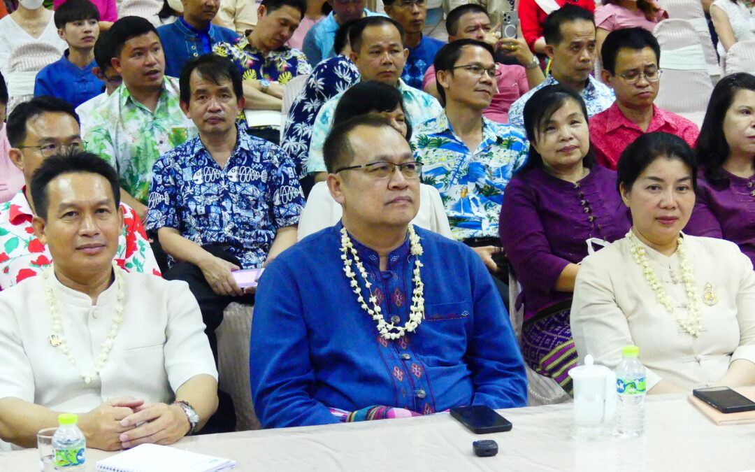 ดร.ชาญชิต ทัพหมี ผู้อำนวยการ สพป.เชียงใหม่ เขต ๔ นำคณะรองผู้อำนวยการสำนักงานเขตพื้นที่การศึกษา ผู้อำนวยการกลุ่ม ผู้บริหารสถานศึกษาข้าราชการครูและบุคลากรทางการศึกษา ในสังกัด เข้าร่วมประชุมการเตรียมความพร้อม และรับมอบนโยบายก่อนเปิดภาคเรียน ปีการศึกษา 2567