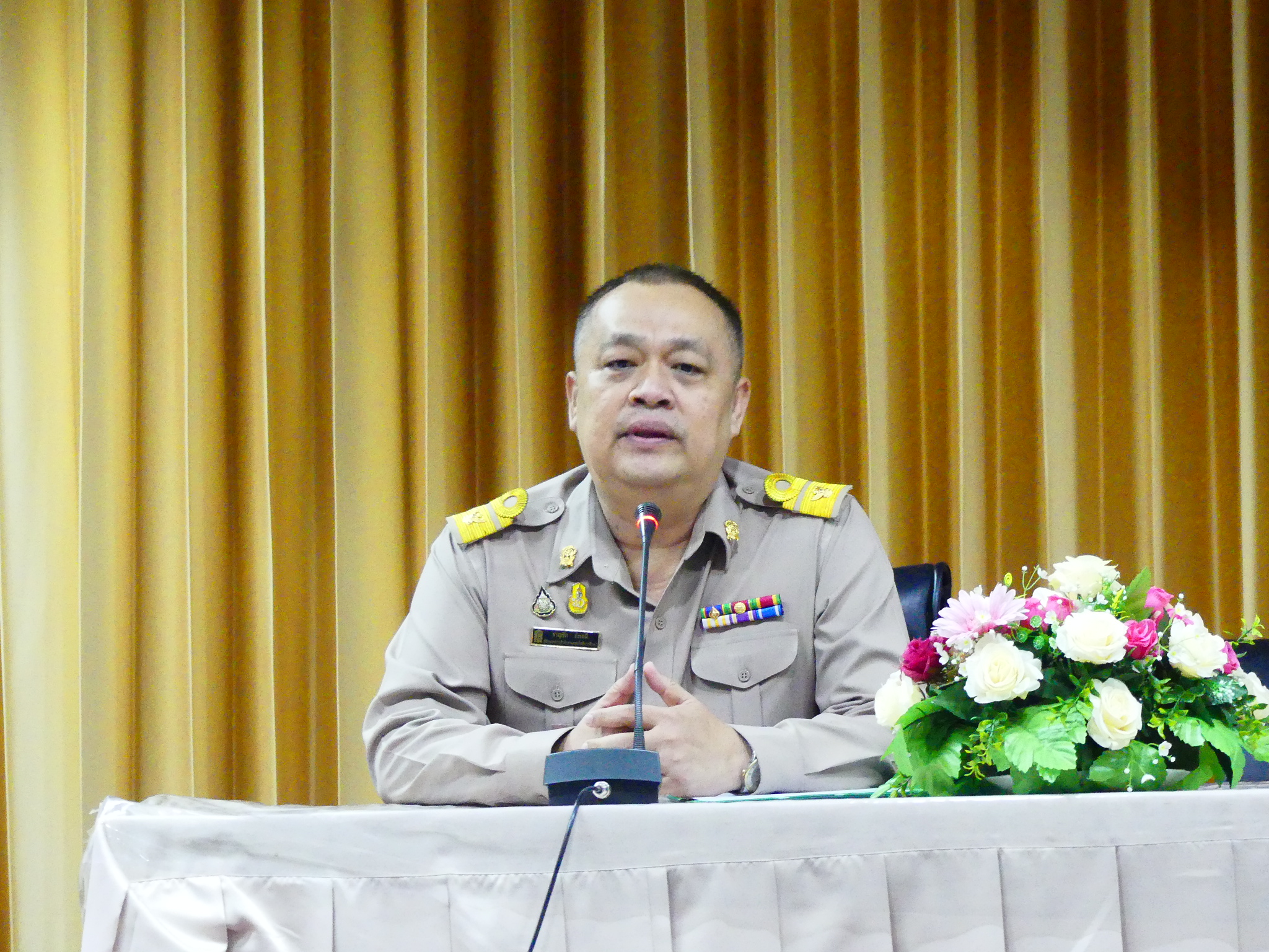 ดร.ชาญชิต ทัพหมี ผู้อำนวยการสำนักงานเขตพื้นที่การศึกษาประถมศึกษาเชียงใหม่ เขต 4 เป็นประธานในพิธีเปิดการประชุมเชิงปฏิบัติการ การพัฒนาหลักสูตรสถานศึกษา กลุ่มเครือข่ายพัฒนาคุณภาพการศึกษาอำเภอสันป่าตอง ที่ 2