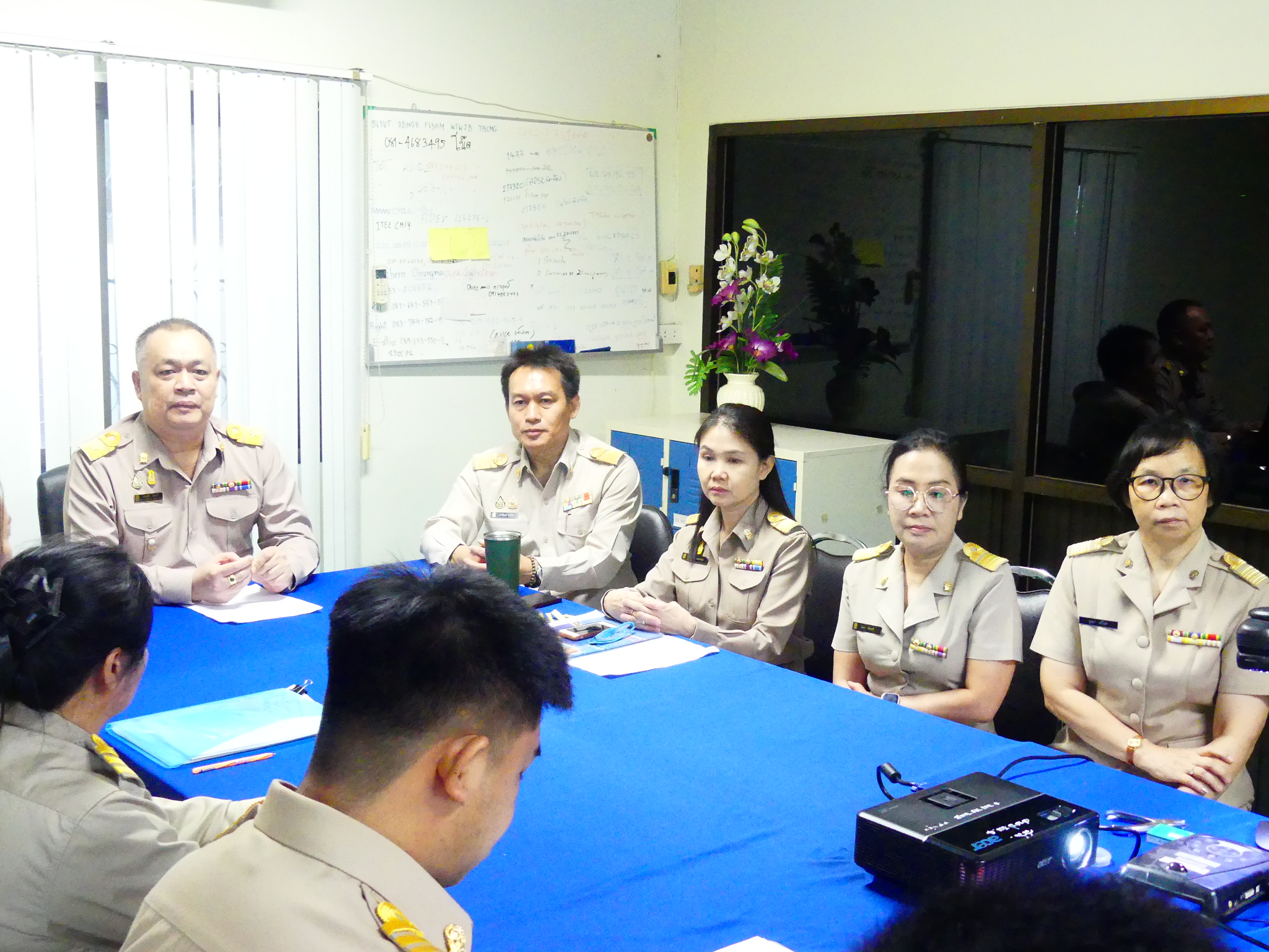 ดร.ชาญชิต ทัพหมี ผู้อำนวยการ สพป.เชียงใหม่ เขต ๔ ปฐมนิเทศผู้ได้รับการคัดเลือกเพื่อบรรจุและแต่งตั้งเข้ารับราชการเป็นข้าราชการครูและบุคลากรทางการศึกษา ตำแหน่งครูผู้ช่วย กรณีที่มีความจำเป็นหรือมีเหตุพิเศษ สังกัดสำนักงานคณะกรรมการการศึกษาขั้นพื้นฐาน ปี พ.ศ. 2567