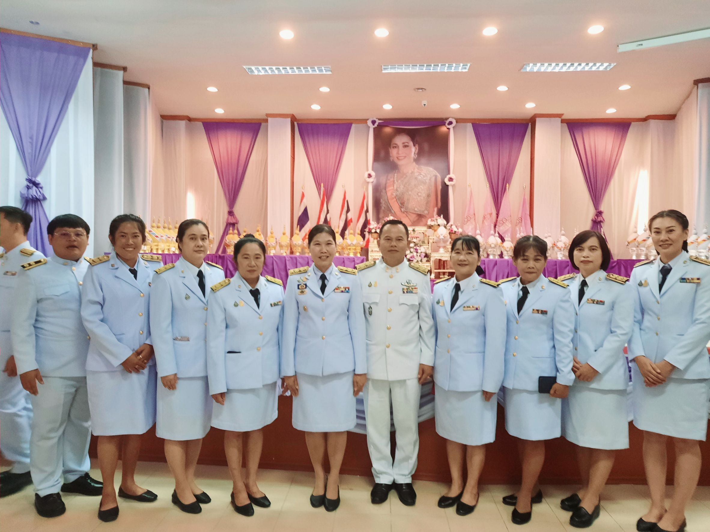 พิธีทำบุญตักบาตร ข้าวสาร อาหารแห้ง เพื่อถวายเป็นพระราชกุศล และวางพานพุ่ม เนื่องในโอกาส วันเฉลิมพระชนมพรรษา สมเด็จพระนางเจ้าสุทิดา พัชรสุธาพิมลลักษณ พระบรมราชินี