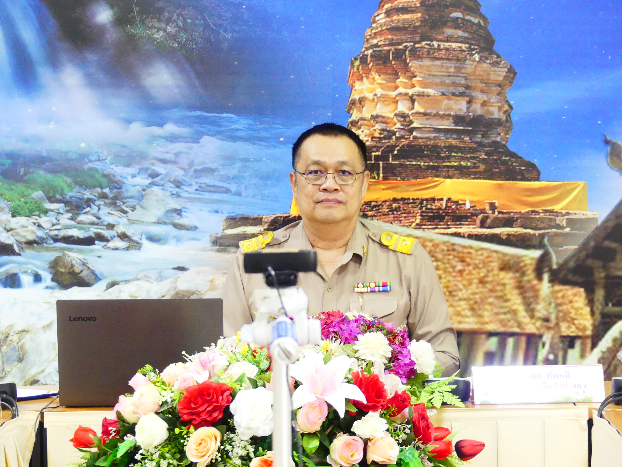 ดร.ชาญชิต ทัพหมี ผู้อำนวยการสำนักงานเขตพื้นที่การศึกษาประถมศึกษาเชียงใหม่ เขต 4 เป็นประธานการอบรมเชิงปฏิบัติการส่งเสริมทักษะการให้ความรู้ การป้องกันภัยคุกคามในรูปแบบใหม่ และการใช้โปรแกรม School Health HERO , ระบบ Obeccare และการพัฒนางานแนะแนว  ในรูปแบบออนไลน์ ผ่านโปรแกรม Google meet / Zoom