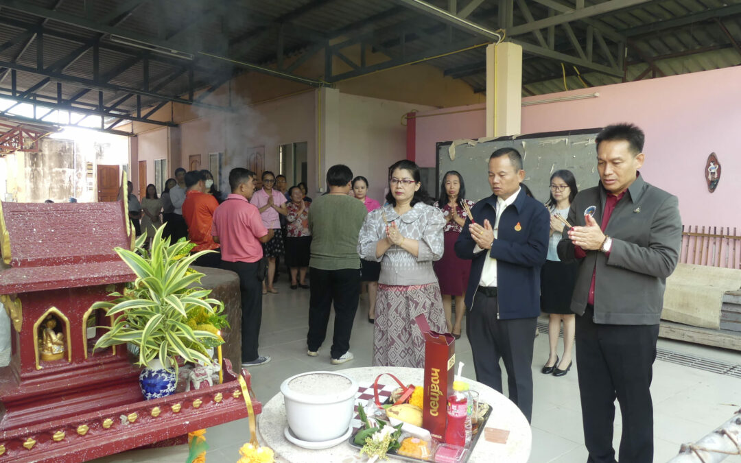 สำนักงานเขตพื้นที่การศึกษาประถมศึกษาเชียงใหม่ เขต 4 ดำเนินการจัดพิธี สักการะบูชา พระภูมิเจ้าที่ และสิ่งศักดิ์สิทธิ์ เนื่องในประเพณีเดือนเก้า ของชาวล้านนา