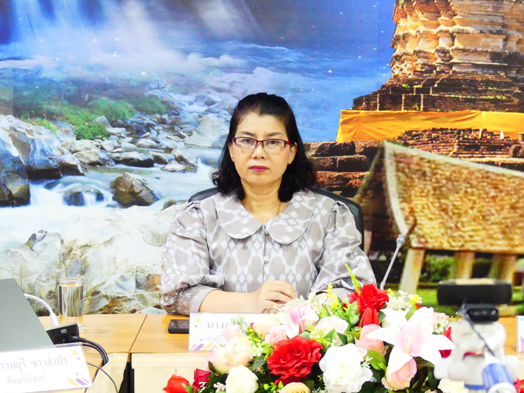 ดร.ชาญชิต ทัพหมี ผู้อำนวยการสำนักงานเขตพื้นที่การศึกษาประถมศึกษาเชียงใหม่ เขต 4 มอบหมายให้ นางอุไรวรรณ สุรภีร์ รองผู้อำนวยการสำนักงานเขตพื้นที่การศึกษา เป็นประธานการประชุม “สร้างความรู้ความเข้าใจการดำเนินงานโรงเรียนวิถีพุทธ ปีงบประมาณ 2567”