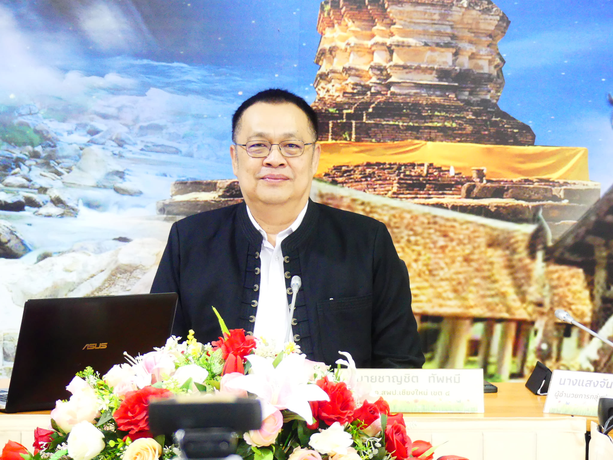 ดร.ชาญชิต ทัพหมี ผู้อำนวยการสำนักงานเขตพื้นที่การศึกษาประถมศึกษาเชียงใหม่ เขต 4 เป็นประธานเปิดการประชุมตามโครงการส่งเสริมวิถีประชาธิปไตย และพัฒนางานสภานักเรียนในสถานศึกษา ประจำปีงบประมาณ 2567