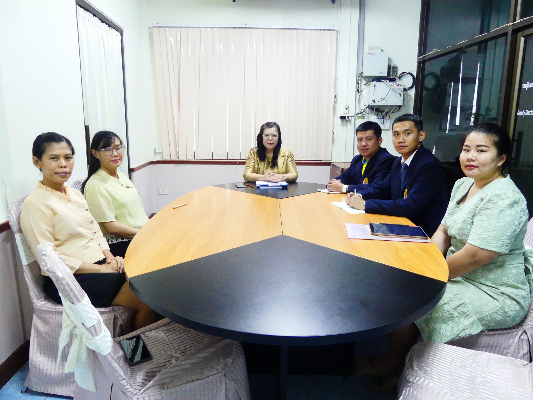 ดร.ชาญชิต ทัพหมี ผู้อำนวยการสำนักงานเขตพื้นที่การศึกษาประถมศึกษาเชียงใหม่ เขต 4 มอบหมายให้นางปวีณ์พิมพ์ โรจนมณี ผู้อำนวยการกลุ่มอำนวยการ ให้การต้อนรับนักศึกษาระดับปริญญาโท หลักสูตรศึกษาศาสตร์มหาบัณฑิต สาขาวิชา การบริหารการศึกษา มหาวิทยาลัยมหามกุฎราชวิทยาลัย วิทยาเขตล้านนา