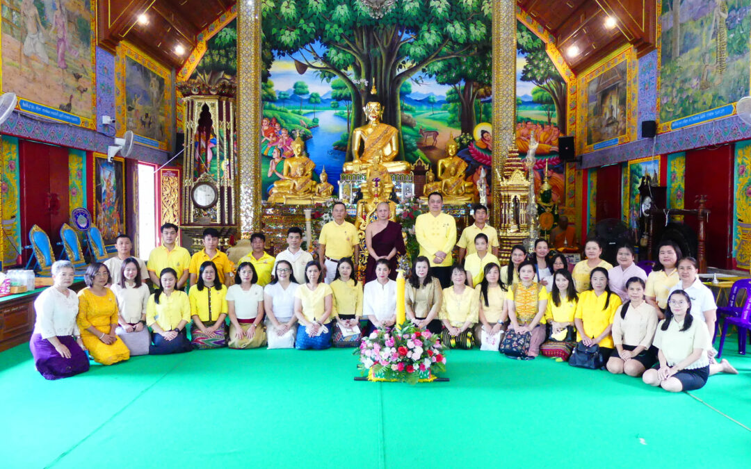 ดร.ชาญชิต ทัพหมี ผู้อำนวยการสำนักงานเขตพื้นที่การศึกษาประถมศึกษาเชียงใหม่ เขต 4 นำคณะ ร่วมทำบุญถวายเทียนพรรษา เนื่องในโอกาสเทศกาลเข้าพรรษา ณ วัดพระบาททุ่งอ้อ อำเภอสันป่าตอง จังหวัดเชียงใหม่ และวัดศรีล้อม อำเภอหางดง จังหวัดเชียงใหม่