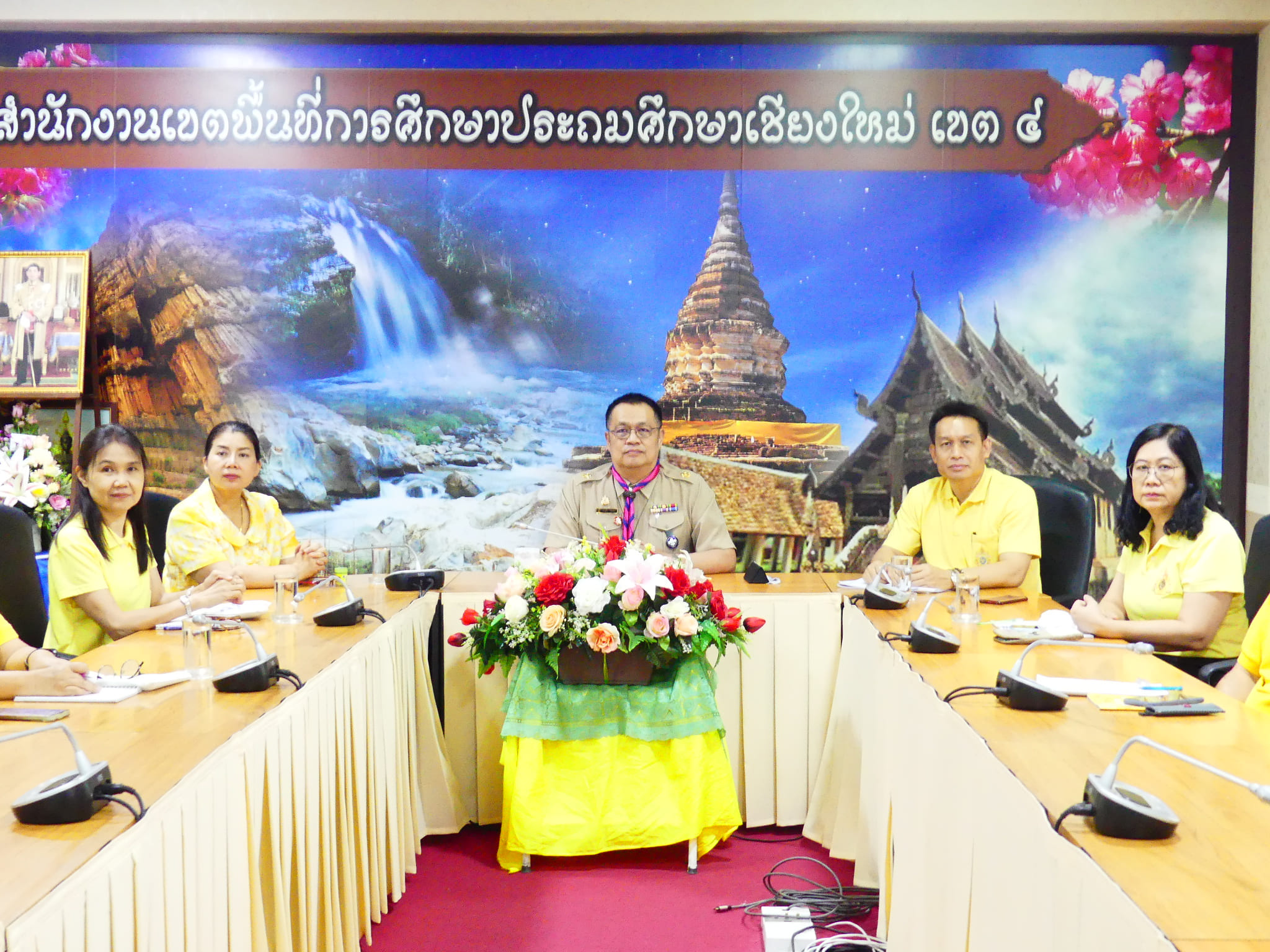 ดร.ชาญชิต ทัพหมี ผู้อำนวยการสำนักงานเขตพื้นที่การศึกษาประถมศึกษาเชียงใหม่ เขต 4 พร้อมด้วยรองผู้อำนวยการสำนักงานเขตพื้นที่การศึกษา และผู้อำนวยการกลุ่ม เข้าร่วมการประชุมสร้างความเข้าใจเกี่ยวกับนโยบายและแผนขับเคลื่อน  พื้นที่นวัตกรรมการศึกษาระดับเขตพื้นที่การศึกษา