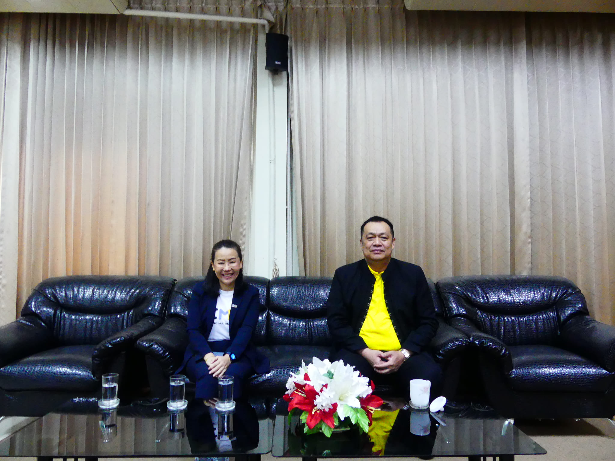 ดร.ชาญชิต ทัพหมี ผู้อำนวยการสำนักงานเขตพื้นที่การศึกษาประถมศึกษาเชียงใหม่ เขต 4 เป็นประธานในพิธีเปิดการอบรมเชิงปฏิบัติการพัฒนาผลงาน ทางวิชาการเพื่อประเมินวิทยฐานะเชี่ยวชาญ ข้าราชการครูและบุคลากรทางการศึกษา ตำแหน่งผู้บริหารสถานศึกษา สำนักงานเขตพื้นที่การศึกษาประถมศึกษาเชียงใหม่ เขต 4