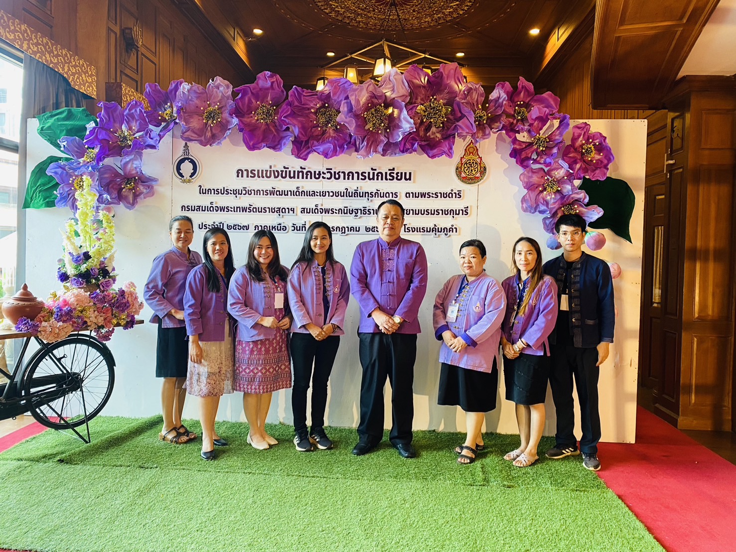 ดร.ชาญชิต ทัพหมี ผู้อำนวยการสำนักงานเขตพื้นที่การศึกษาประถมศึกษาเชียงใหม่ เขต 4 ร่วมพิธีเปิดงานการแข่งขันทักษะวิชาการในการประชุมวิชาการพัฒนาเด็กและเยาวชนถิ่นทุรกันดารตามพระราชดำริ กรมสมเด็จพระเทพรัตนราชสุดาฯ สยามบรมราชกุมารี ระดับภูมิภาค