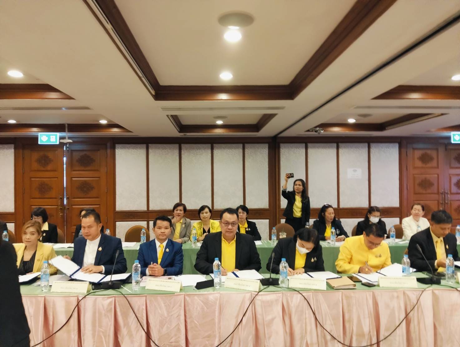 ดร.ชาญชิต ทัพหมี ผู้อำนวยการสำนักงานเขตพื้นที่การศึกษาประถมศึกษาเชียงใหม่ เขต ๔ ร่วมประชุมคณะทำงานขับเคลื่อนการส่งเสริมโอกาส ความเสมอภาค และความเท่าเทียมทางการศึกษา จังหวัดเชียงใหม่ (Chiang Mai Zero Dropout) และพิธีลงนามบันทึกข้อตกลงความร่วมมือ (MOU)