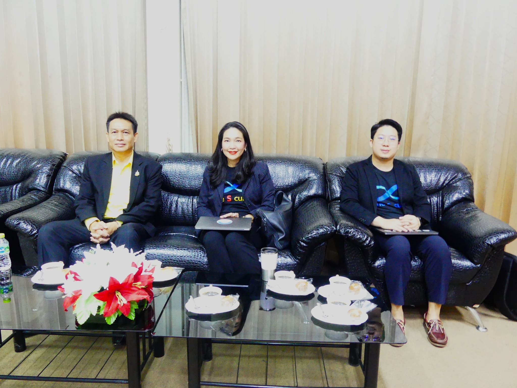 ดร.ชาญชิต ทัพหมี ผู้อำนวยการสำนักงานเขตพื้นที่การศึกษาประถมศึกษาเชียงใหม่ เขต 4 มอบหมายให้ นายสายัณห์ คำลือ รองผู้อำนวยการสำนักงานเขตพื้นที่การศึกษา เป็นประธานในพิธีเปิดการอบรมเชิงปฏิบัติการ สพฐ. เสริมพลังครู พัฒนาเด็ก ด้วยเทคนิคการสอนยุคใหม่ ตอน AR VR AI เทคโนโลยีล้ำสมัยสู่การเรียนรู้ที่มีประสิทธิภาพ