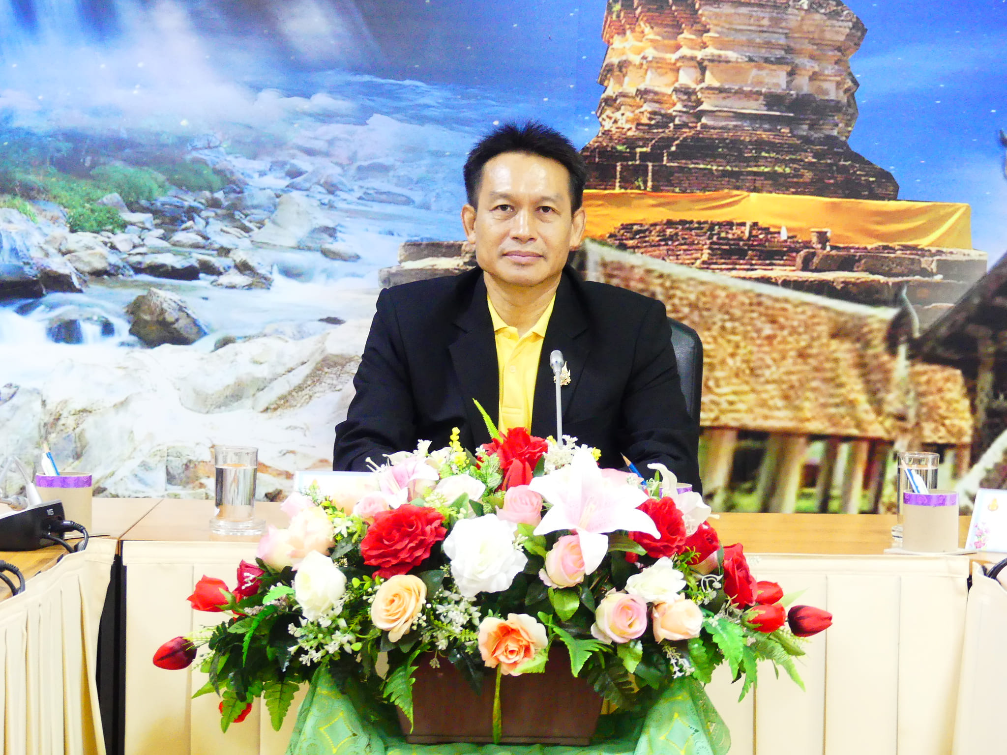 ดร.ชาญชิต ทัพหมี ผู้อำนวยการสำนักงานเขตพื้นที่การศึกษาประถมศึกษาเชียงใหม่ เขต ๔ มอบหมายให้นายสายัณห์ คำลือ รองผู้อำนวยการสำนักงานเขตพื้นที่การศึกษา เป็นประธานคณะกรรมการประเมินสัมฤทธิผลการปฏิบัติงานในหน้าที่เพื่อพัฒนาการศึกษา ตำแหน่งรองผู้อำนวยการสถานศึกษา และผู้อำนวยการสถานศึกษา ครั้งที่ 1 (รอบ 6 เดือนแรก)