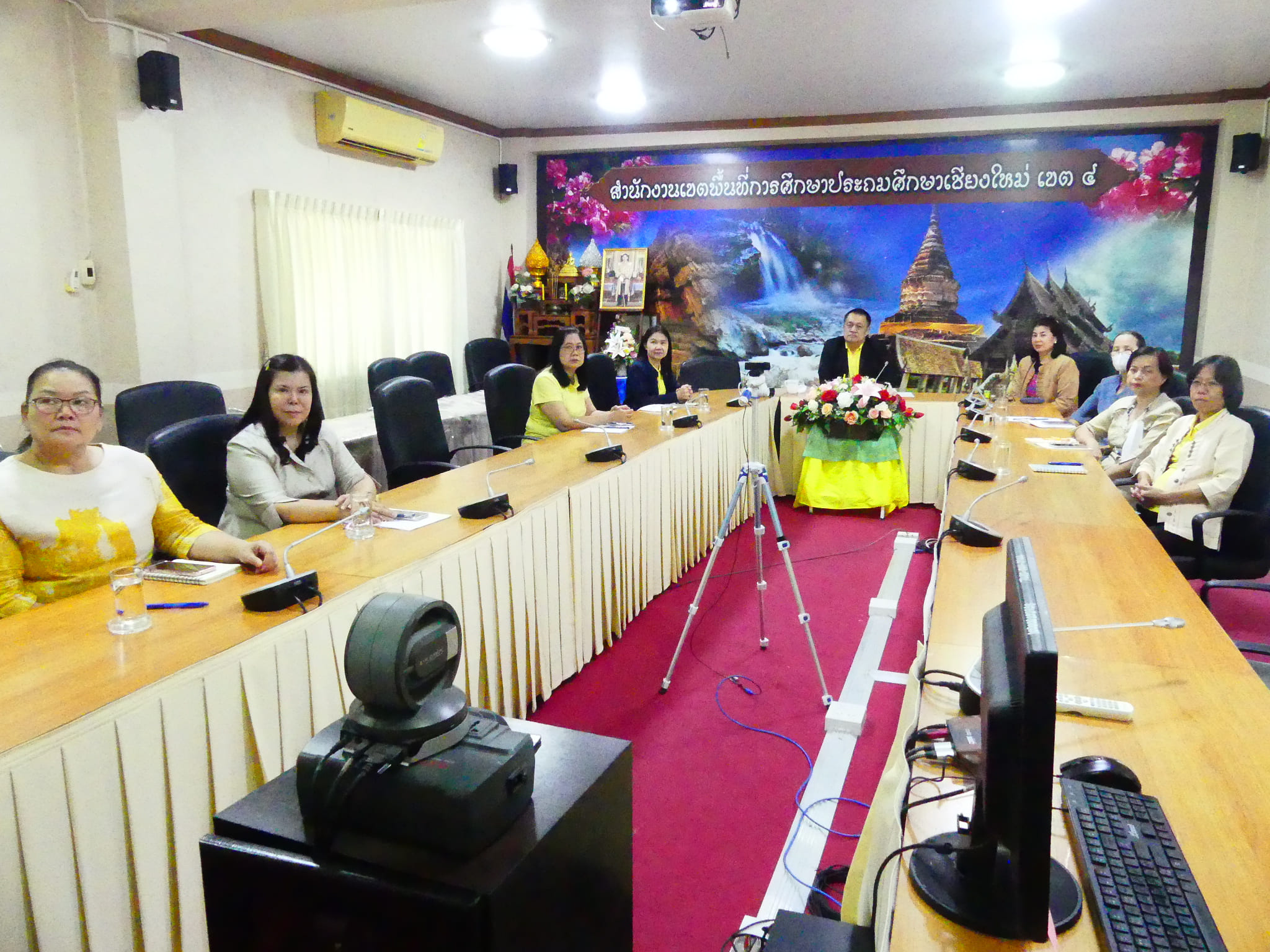 ดร.ชาญชิต ทัพหมี ผู้อำนวยการสำนักงานเขตพื้นที่การศึกษาประถมศึกษาเชียงใหม่ เขต 4 พร้อมด้วยทีมบริหารสำนักงานเขตพื้นที่การศึกษาประถมศึกษาเชียงใหม่ เขต 4 เข้าร่วมการประชุมการติดตามสถานการณ์อุทกภัยและการให้ความช่วยเหลือสถานศึกษาที่ประสบเหตุอุทกภัย