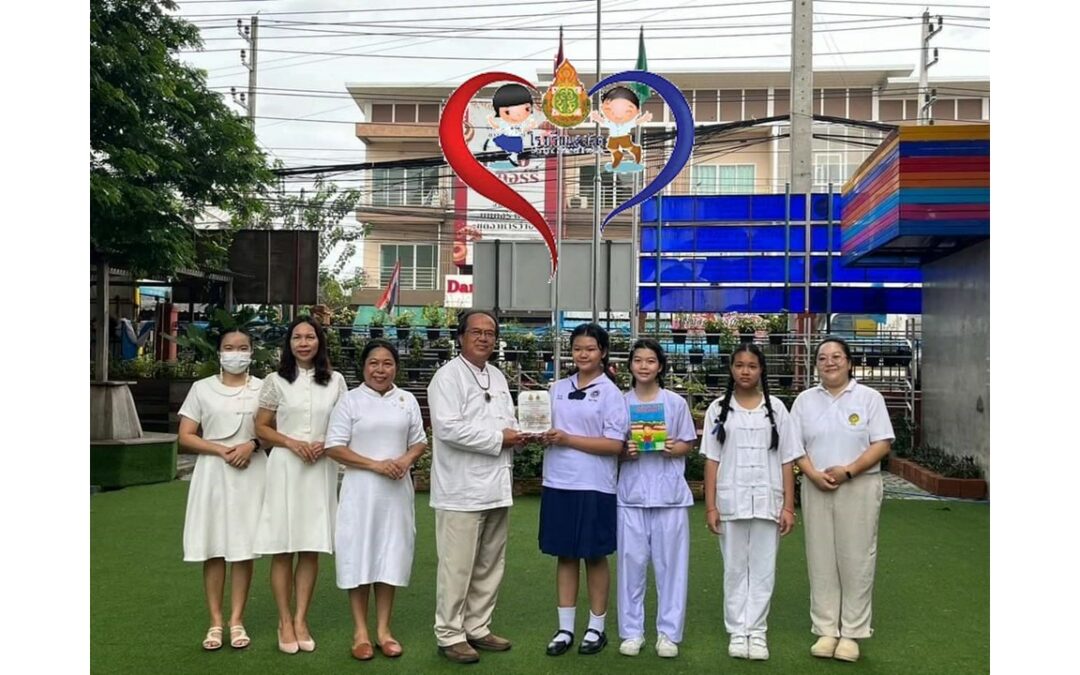 สำนักงานเขตพื้นที่การศึกษาประถมศึกษาเชียงใหม่ เขต 4 ขอแสดงความยินดีกับโรงเรียนสันป่าตอง (สุวรรณราษฎร์วิทยาคาร) ที่ได้รับรางวัลชนะเลิศ กิจกรรมหนังสือเล่มเล็กจากผลการใช้หลักสูตรต้านทุจริตศึกษา ระดับชั้นประถมศึกษาปีที่ 4 – 6  ชื่อเรื่อง “ดินสอของดิน” 