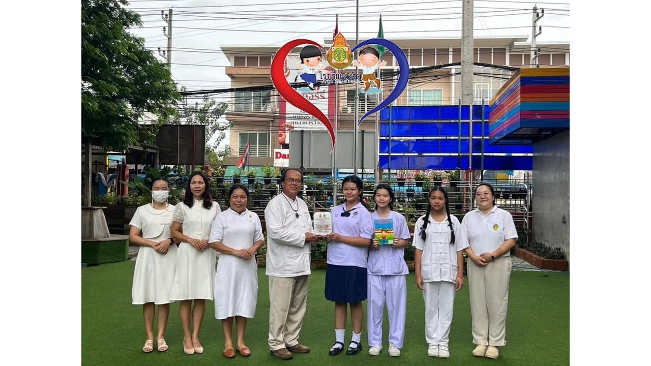 สำนักงานเขตพื้นที่การศึกษาประถมศึกษาเชียงใหม่ เขต 4 ขอแสดงความยินดีกับโรงเรียนสันป่าตอง (สุวรรณราษฎร์วิทยาคาร) ที่ได้รับรางวัลชนะเลิศ กิจกรรมหนังสือเล่มเล็กจากผลการใช้หลักสูตรต้านทุจริตศึกษา ระดับชั้นประถมศึกษาปีที่ 4 – 6  ชื่อเรื่อง “ดินสอของดิน” 