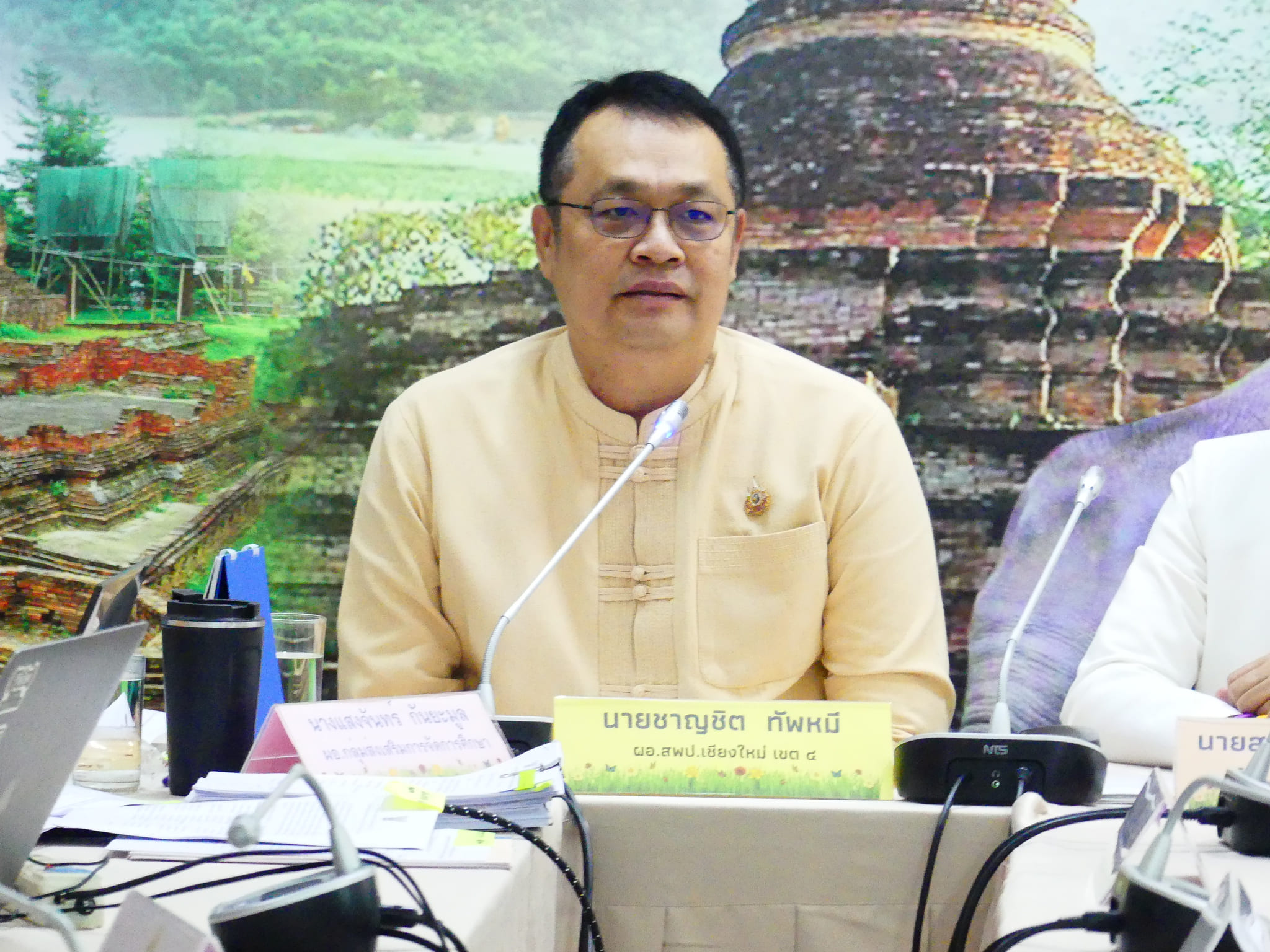 ดร.ชาญชิต ทัพหมี ผู้อำนวยการสำนักงานเขตพื้นที่การศึกษาประถมศึกษาเชียงใหม่ เขต 4 เป็นประธานการประชุมเตรียมความพร้อมการจัดการแข่งขันทักษะในงานศิลปหัตถกรรมนักเรียน ครั้งที่ 72 ปีการศึกษา 2567 ระดับเขตพื้นที่การศึกษา