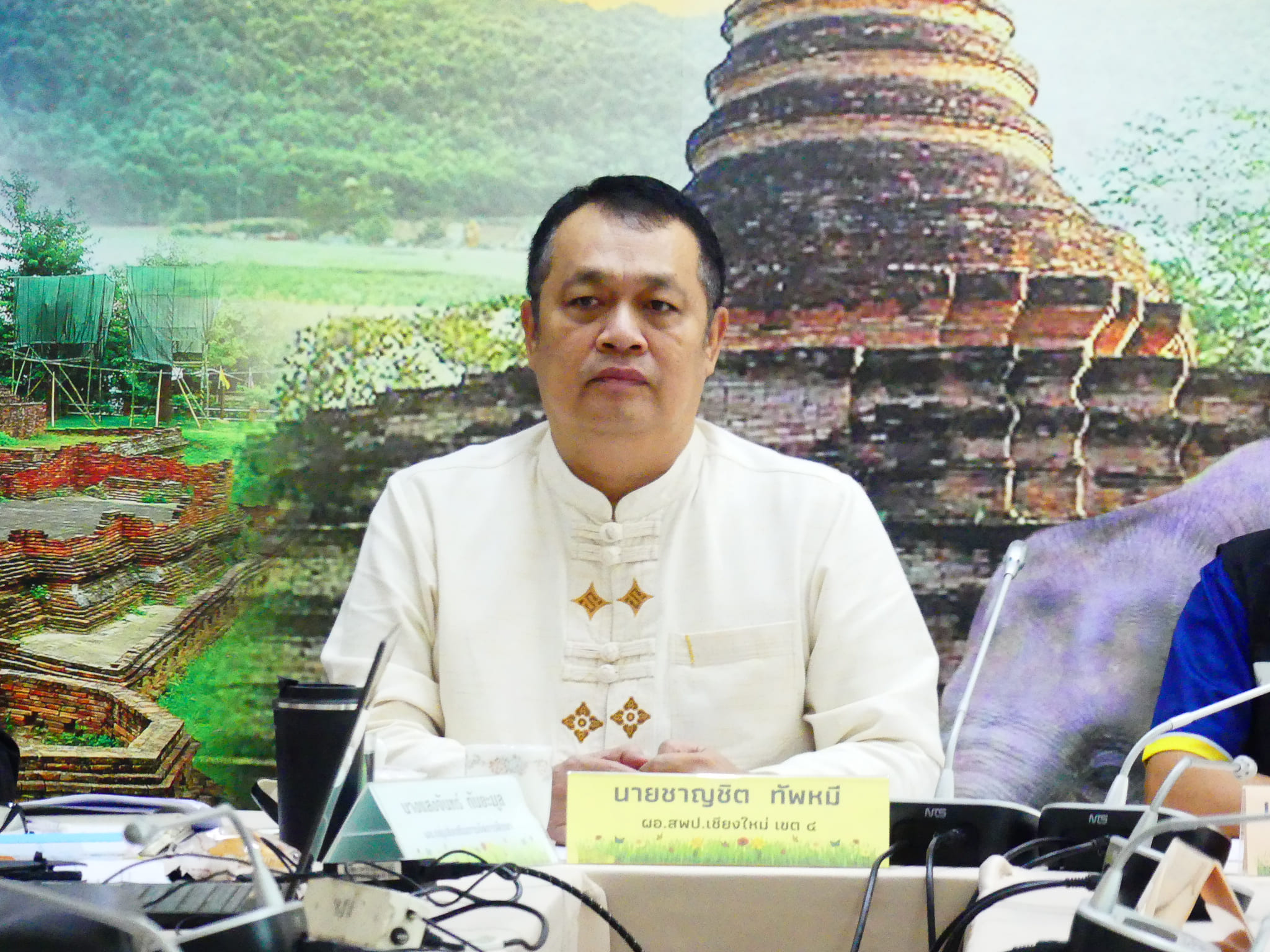 ดร.ชาญชิต ทัพหมี ผู้อำนวยการสำนักงานเขตพื้นที่การศึกษาประถมศึกษาเชียงใหม่ เขต 4 เป็นประธานการประชุมคณะกรรมการการดำเนินงานส่งเสริมความประพฤตินักเรียน และนักศึกษา ประจำปีงบประมาณ 2568