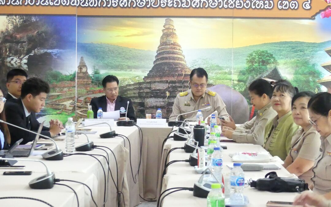 ดร.ชาญชิต ทัพหมี ผู้อำนวยการสำนักงานเขตพื้นที่การศึกษาประถมศึกษาเชียงใหม่ เขต 4 พร้อมคณะผู้บริหารการศึกษา รับฟังการสรุปการฝึกประสบการณ์วิชาชีพของนักศึกษาปริญญาโท สาขาวิชาการบริหารการศึกษา มหาวิทยาลัยเชียงใหม่