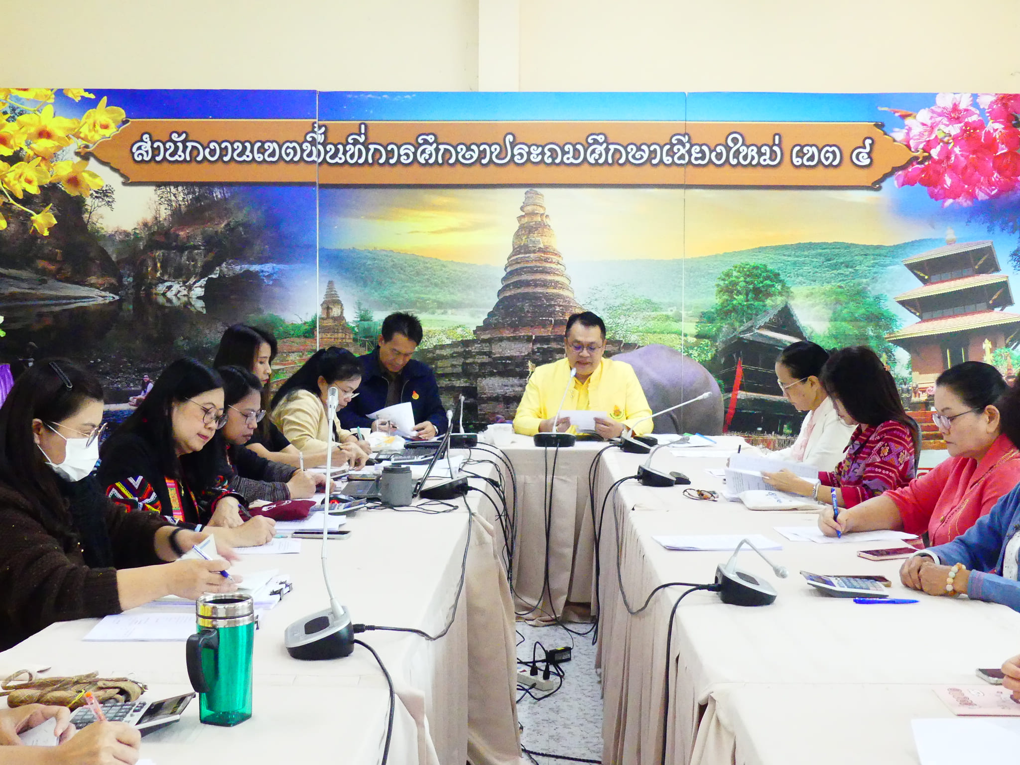 ดร.ชาญชิต ทัพหมี ผู้อำนวยการสำนักงานเขตพื้นที่การศึกษาประถมศึกษาเชียงใหม่ เขต 4 เป็นประธานการประชุมคณะกรรมการ การจัดทำแผนปฏิบัติการประจำปีงบประมาณ พ.ศ.2568