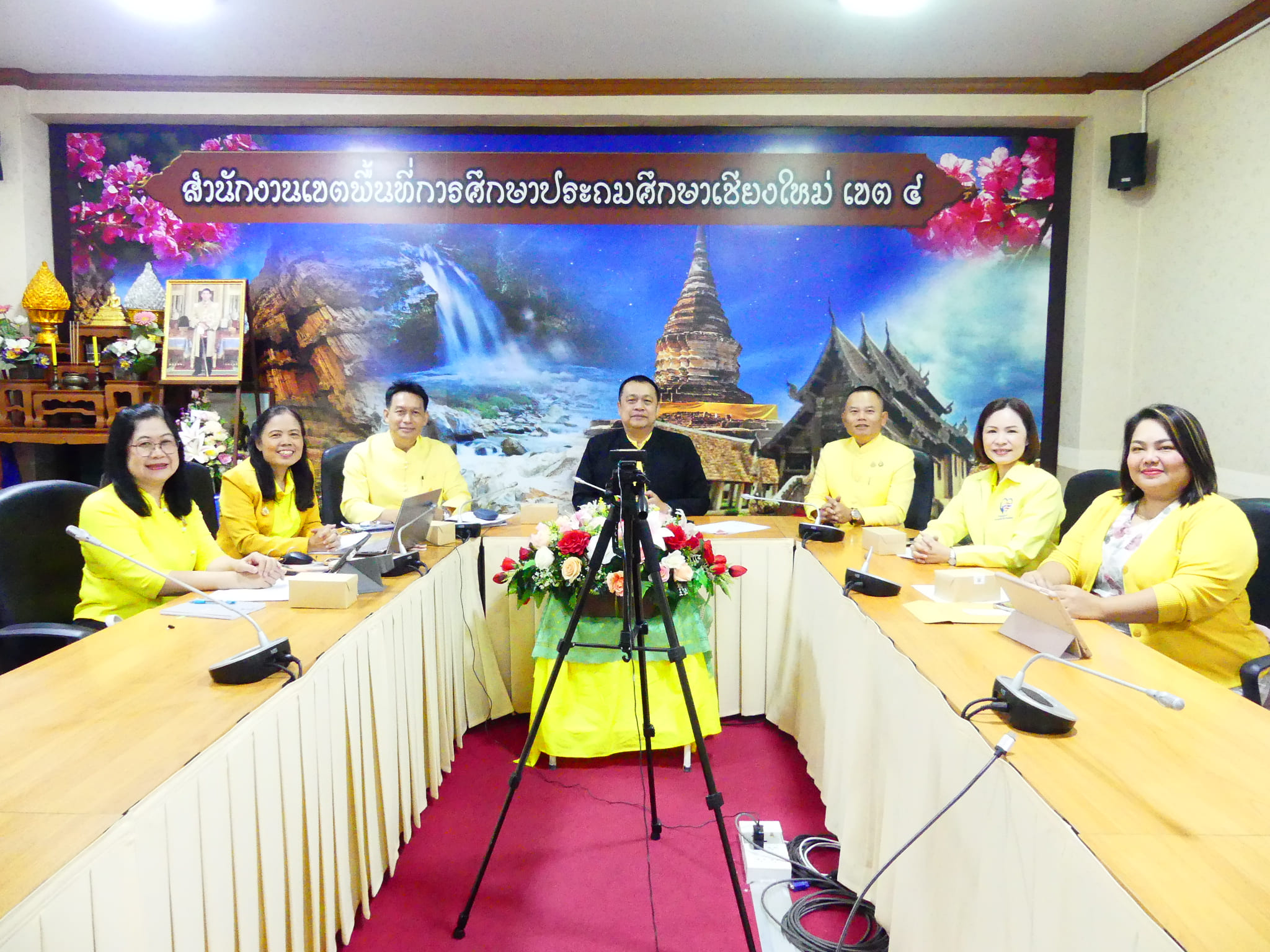 ดร.ชาญชิต ทัพหมี ผู้อำนวยการสำนักงานเขตพื้นที่การศึกษาประถมศึกษาเชียงใหม่ เขต 4 เป็นประธานในพิธีเปิดการประเมินห้องเรียนคุณภาพ 4 มิติ รอบที่ 1 การนำเสนอและการสัมภาษณ์ รูปแบบออนไลน์