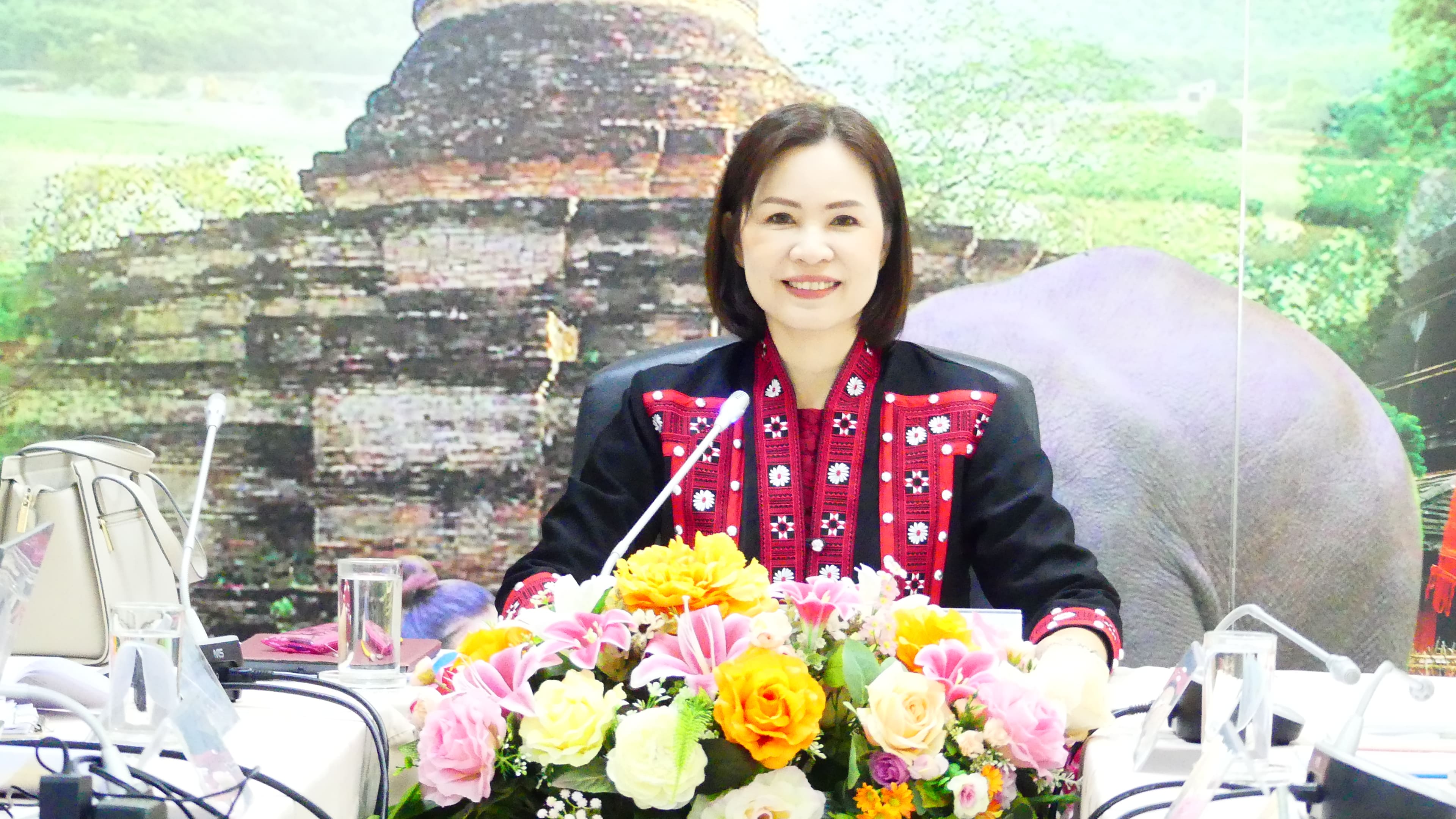 ดร.ชาญชิต ทัพหมี ผู้อำนวยการสำนักงาน เขตพื้นที่การศึกษาประถมศึกษาเชียงใหม่เขต 4 มอบหมายให้ ดร.ธนพินท์ พวงทอง รองผู้อำนวยการสำนักงานเขตพื้นที่การศึกษาประถมศึกษาเชียงใหม่เขต 4 เป็นประธาน    การประชุมคณะกรรมการขับเคลื่อนพื้นที่นวัตกรรมการศึกษา ของสำนักงานเขตพื้นที่การศึกษาประถมศึกษาเชียงใหม่ เขต 4 ครั้งที่ 1/2567