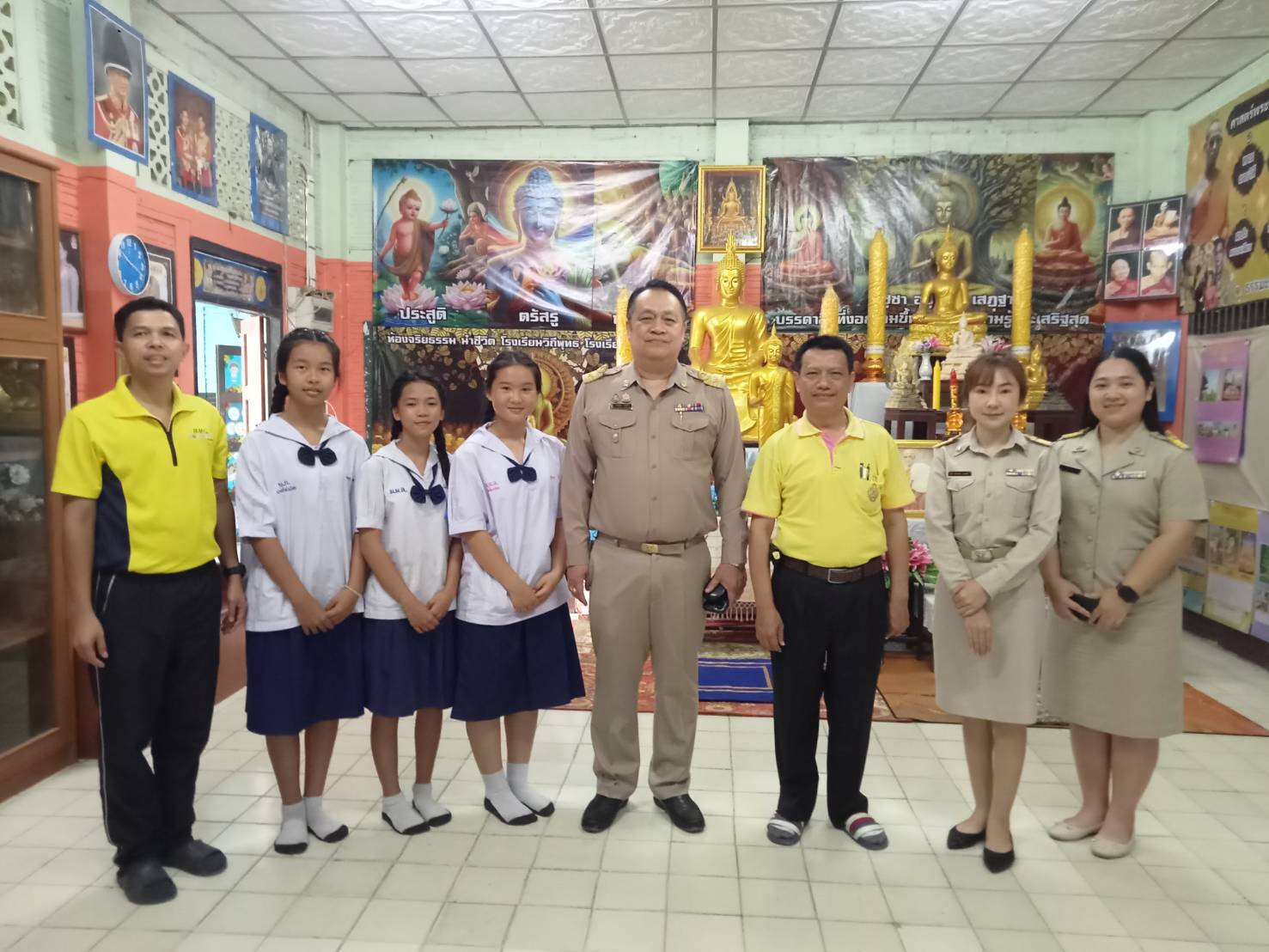 การติดตามการจัดการศึกษาของสถานศึกษาในสังกัดให้เป็นไปตามมาตรฐานการศึกษา และเป็นไปตามนโยบายของกระทรวงศึกษาธิการ