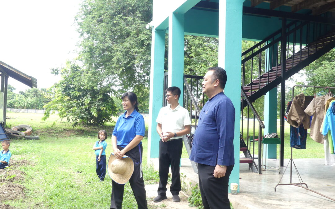 ตรวจเยี่ยมโรงเรียนสันป่าตอง(สุวรรณราษฎร์วิทยาคาร) และโรงเรียนชุมชนกิ่วแลหลวงประสิทธิ์วิทยา เพื่อติดตามการจัดการศึกษาของสถานศึกษาในสังกัดให้เป็นไปตามมาตรฐานการศึกษา และเป็นไปตามนโยบายของกระทรวงศึกษาธิการ