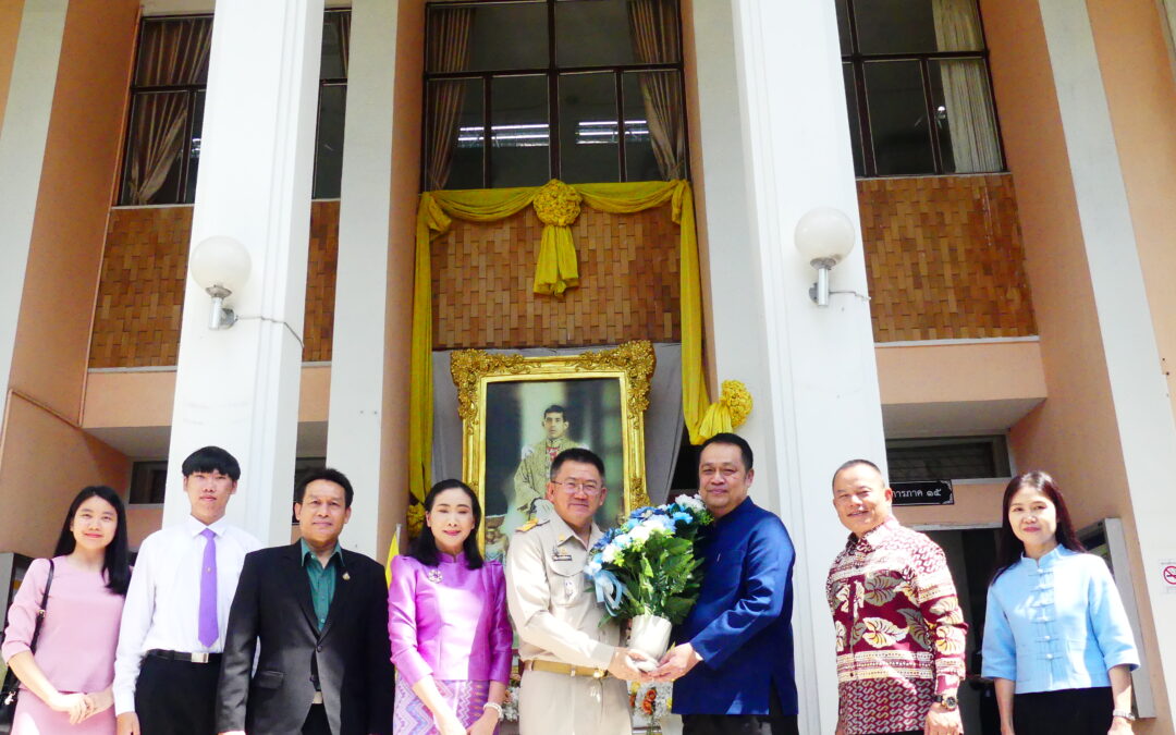 นายชาญชิต ทัพหมี ผอ.สพป.เชียงใหม่ เขต 4 พร้อมด้วย รอง ผอ.สพป.เชียงใหม่ เขต 4 และ ผอ.กลุ่มบริหารงานบุคคล ร่วมแสดงความยินดีกับ นายวัลลภ ไม้จาปา รองศึกษาธิการภาค 17 เนื่องในโอกาสรับตำแหน่ง รองศึกษาธิการภาค 15