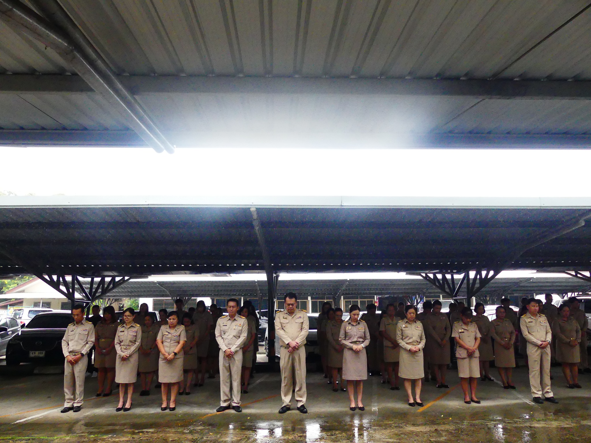 กิจกรรมเข้าแถวเคารพธงชาติ สวดมนต์ไหว้พระ ร้องเพลงสรรเสริญพระบารมี เพลงสดุดดีจอมราชา และเพลงจำขึ้นใจ เพื่อ แสดงความจงรักภักดี ต่อสถาบันชาติ ศาสนา พระมหากษัตริย์