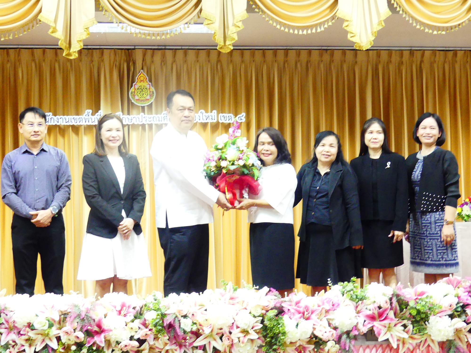 สพป.เชียงใหม่ เขต 4 ให้การต้อนรับ นางสาวดวงใจ ถวิลไพร ผู้อำนวยการ สพป.ลำพูน เขต 2 พร้อมด้วยรองผู้อำนวยการ สพป.ลำพูน เขต 2 และคณะข้าราชการครูและบุคลากรทางการศึกษา สพป.ลำพูน เขต 2 ในโอกาสเดินทางมาส่ง และแสดงความยินดีกับ นางสาวชุลีกร ใหม่เขียว ตำแหน่งศึกษานิเทศก์ชำนาญการพิเศษ ในโอกาสย้ายมาดำรงตำแหน่งศึกษานิเทศก์ชำนาญการพิเศษ สังกัด สพป.เชียงใหม่ เขต 4