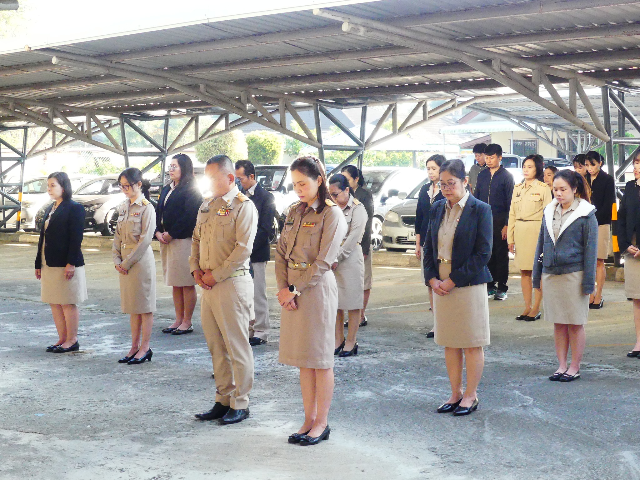 กิจกรรมเข้าแถวเคารพธงชาติ สวดมนต์ไหว้พระ ร้องเพลงสรรเสริญพระบารมี เพลงสดุดดีจอมราชา และเพลงจำขึ้นใจ เพื่อ แสดงความจงรักภักดี ต่อสถาบันชาติ ศาสนา พระมหากษัตริย์