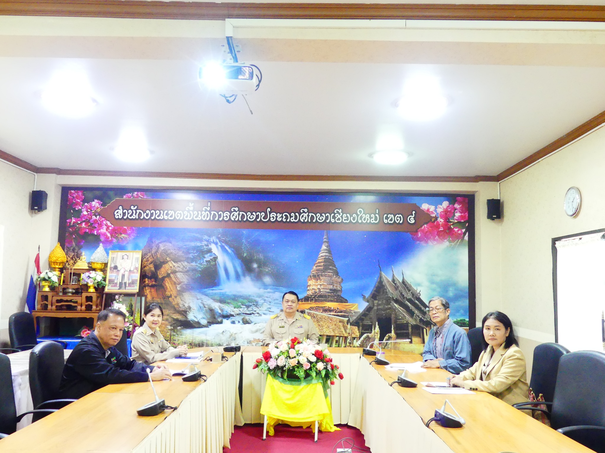 การประชุมคณะทำงานกลั่นกรองการย้ายข้าราชการครูและบุคลากรทางการศึกษา ตำแหน่งครู กรณีที่ 2 การย้ายกรณีพิเศษ และกรณีที่ 3 การย้ายกรณีเพื่อประโยชน์ของทางราชการ ครั้งที่ 2/2568 ผ่านระบบ TRS (Teacher Rotation System)